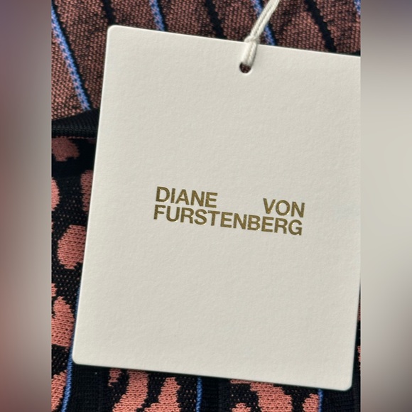 NWT DVF Woman Kalina Pleated Snake-print
Chiffon Midi Skirt Sky Blue -size M - Picture 5 of 8